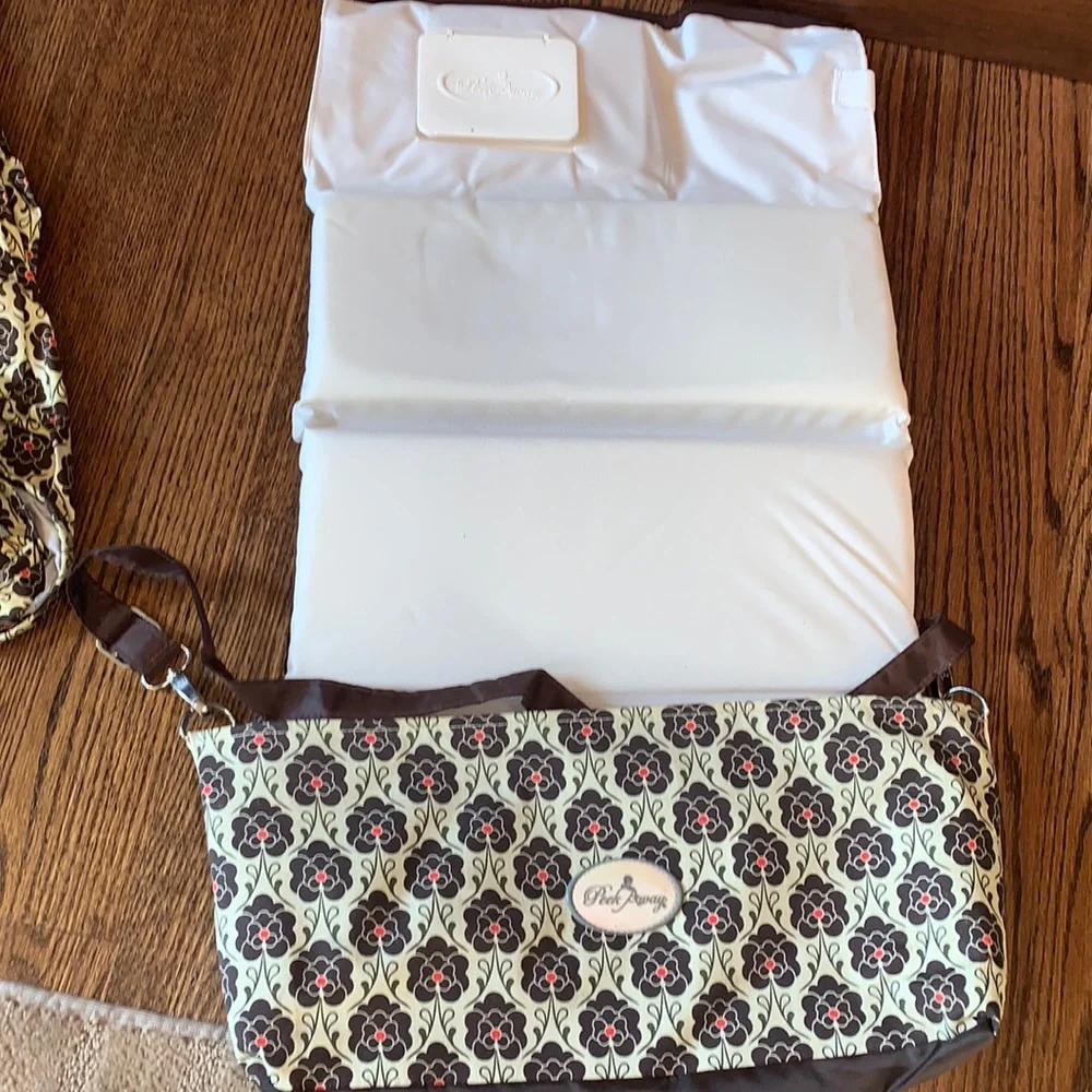 Peek Away Gray Floral‎ Essentials Nursing Pad